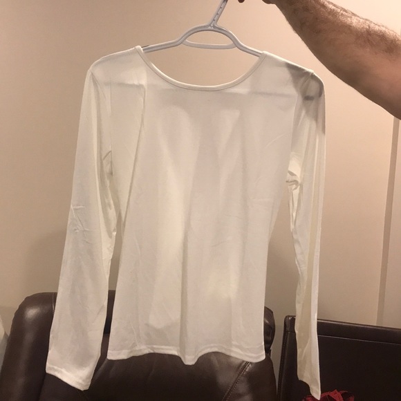 LARGE OPEN BACK LIGHTWEIGHT LONG SLEEVE TEE - Picture 4 of 5